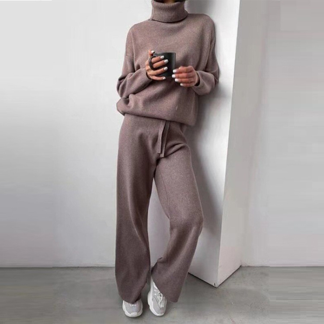 APRIL - SNUG HIGH-NECK LOUNGE SET