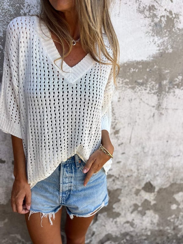 SUE - VENTED V-NECK KNIT BLOUSE